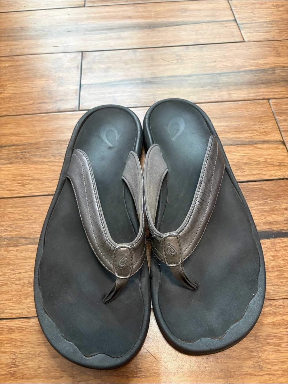 Olukai Ohana Women’s Size 10 Flip Flops Sandals Gray Black Thong Summer